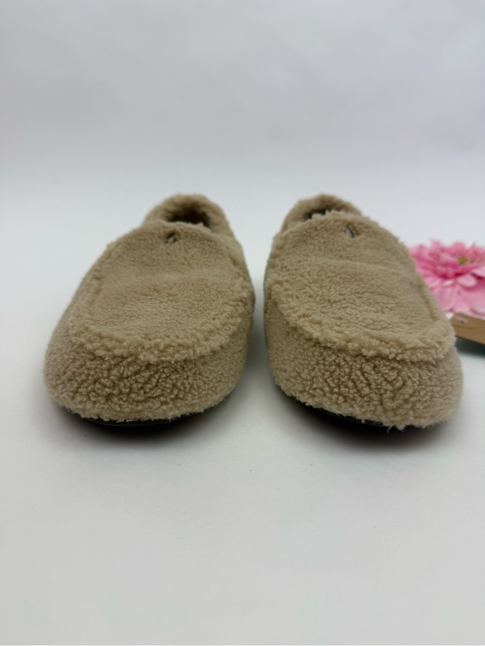 OluKai Women's Nohea Heu Slippers Sandbar Tan Beige Sherpa Fleece - Picture 3 of 12